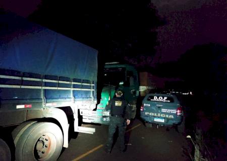 Carretas que seguiam com pneus ilegais para MG e SC são apreendidas pelo DOF em Ponta Porã